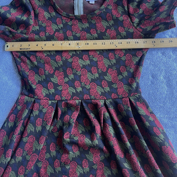 Lularoe Amelia Dress Womens Medium Black Red Blue‎ Roses Fit & Flare Goth Grunge - Picture 7 of 12
